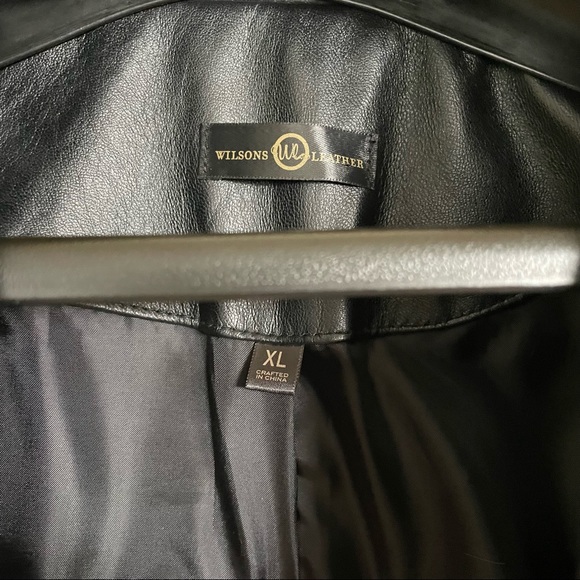 XL women’s black leather jacket with beautiful, detailed trim - Picture 5 of 16